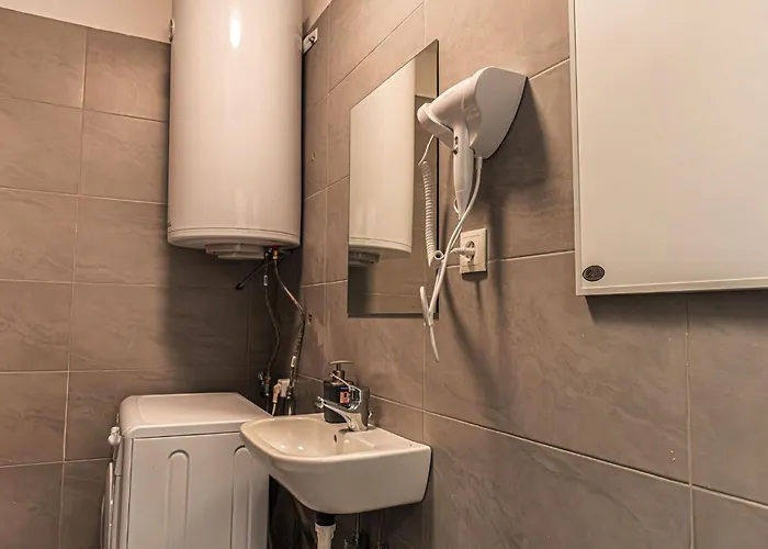 Beautiful 2br Apt, Near U6 Station Am Schoepfwerk דירה *