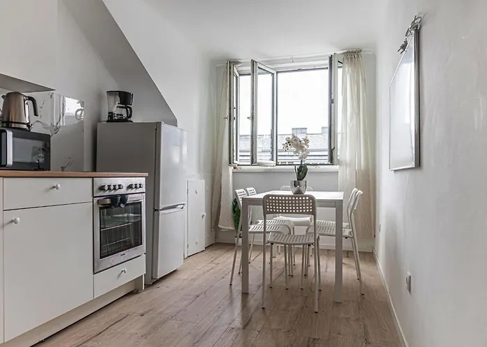 Beautiful 2br Apt, Near U6 Station Am Schoepfwerk * וינה